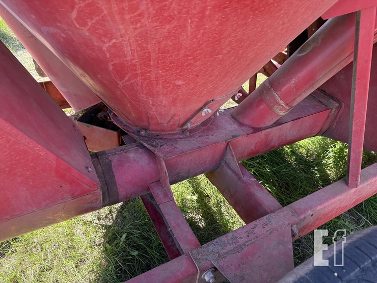new-holland-352-image-7