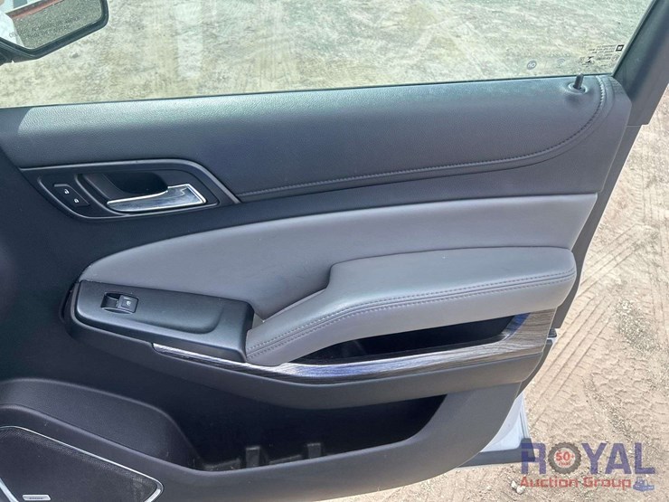 2019-chevrolet-suburban-image-27