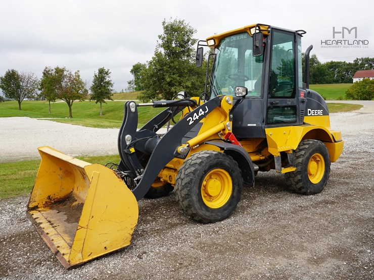 2010-deere-244j-image-1