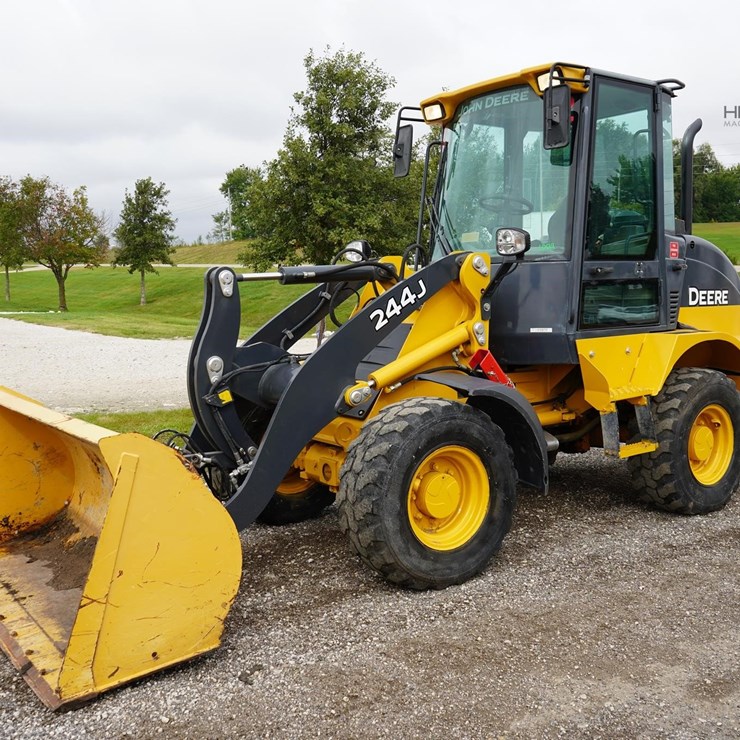 2010 DEERE 244J