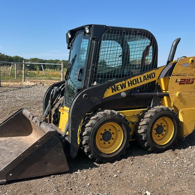 2011 NEW HOLLAND L215