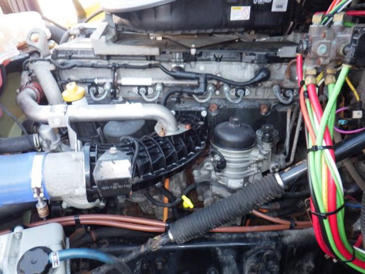 2020-freightliner-cascadia-126-image-13