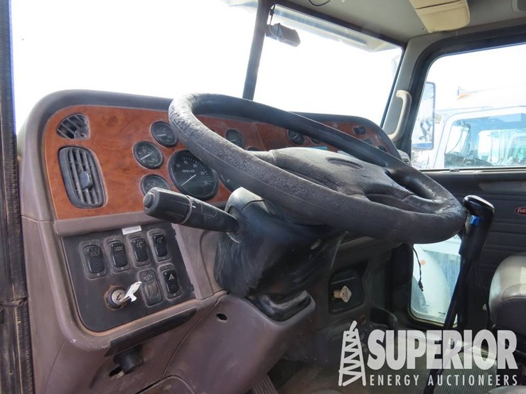 2008-peterbilt-365-image-9