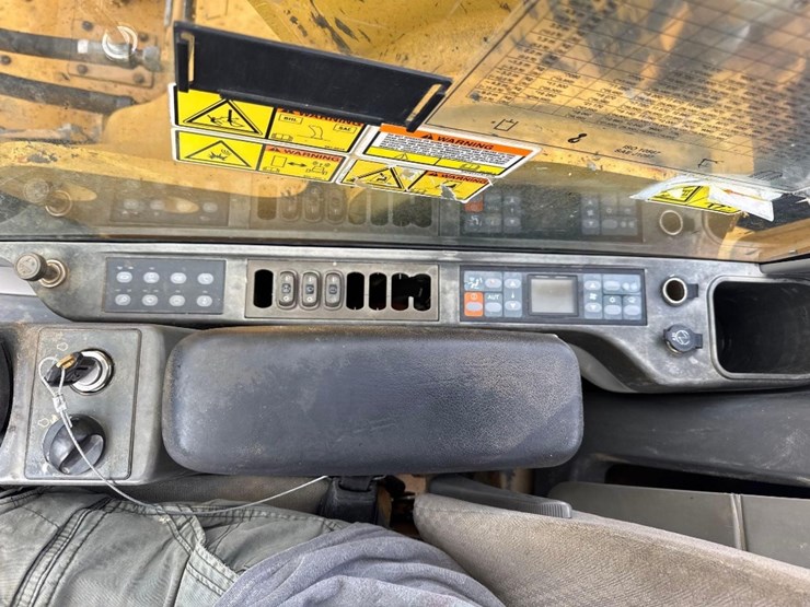 2008-caterpillar-330dl-image-36
