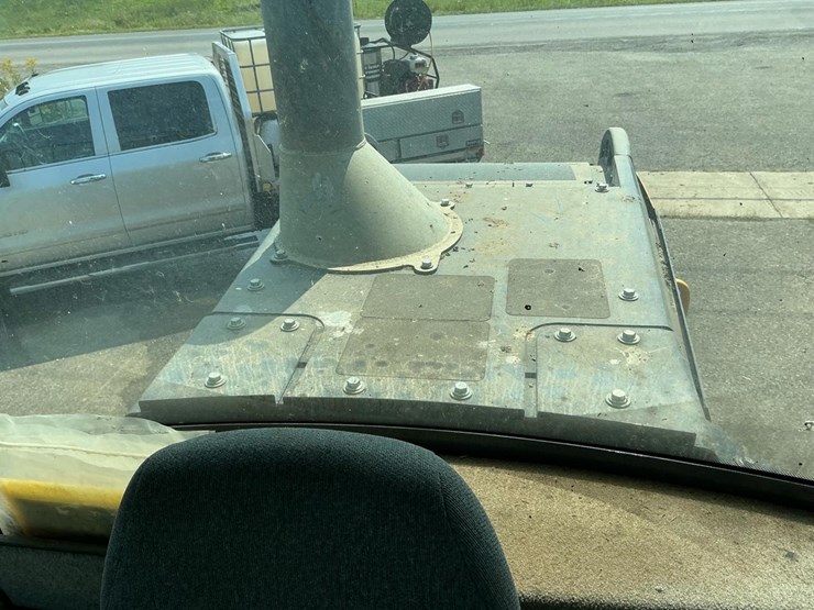 2018-deere-524k-image-63