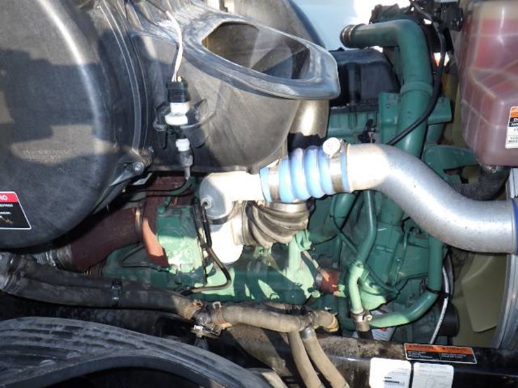 2022-volvo-vnl-860-image-18