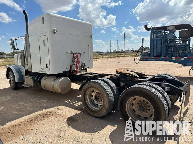2014-peterbilt-389-image-2