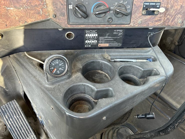 2000-international-9900i-image-71