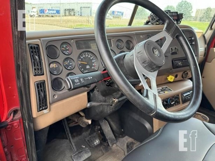 mack-granite-cv713-image-49