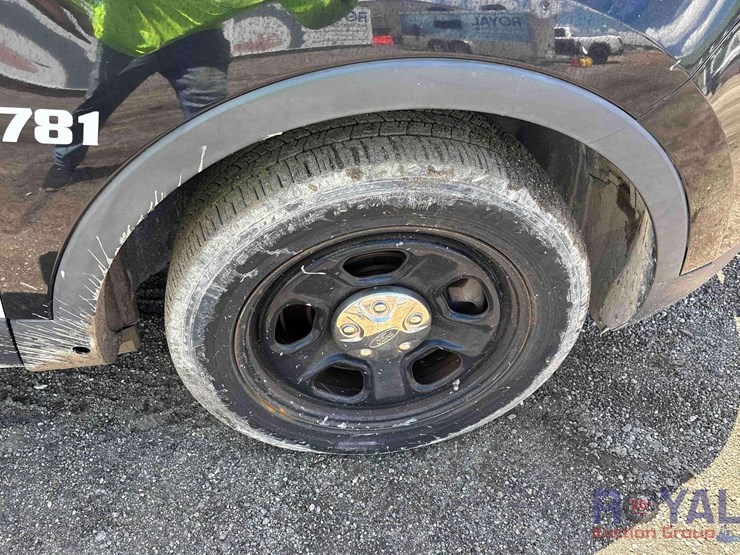 2019-ford-explorer-image-25