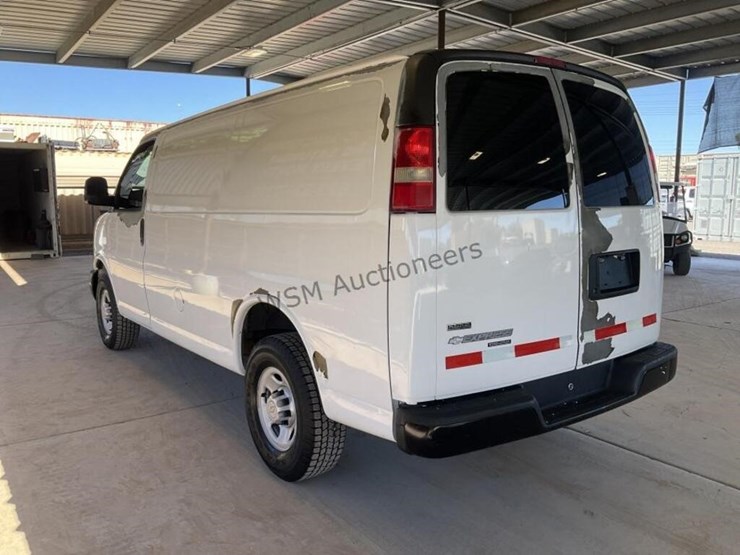 2011-chevrolet-express-2500-image-5