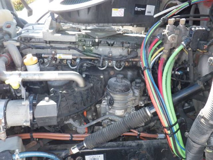 2018-freightliner-cascadia-126-image-13