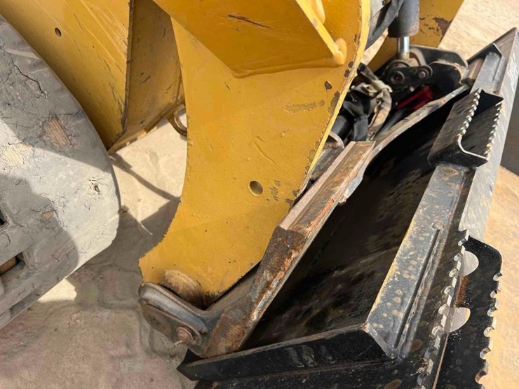 2019-caterpillar-259d-image-11