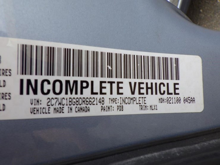 2013-chrysler-town-&-country-image-18
