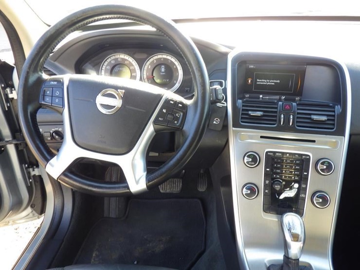2013-volvo-xc60-image-9