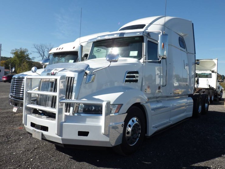 2020-western-star-5700xe-image-1