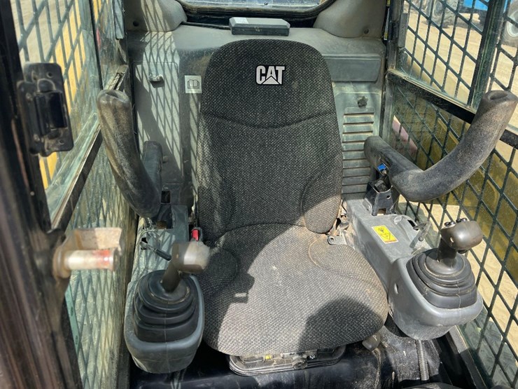 2018-caterpillar-259d-image-25