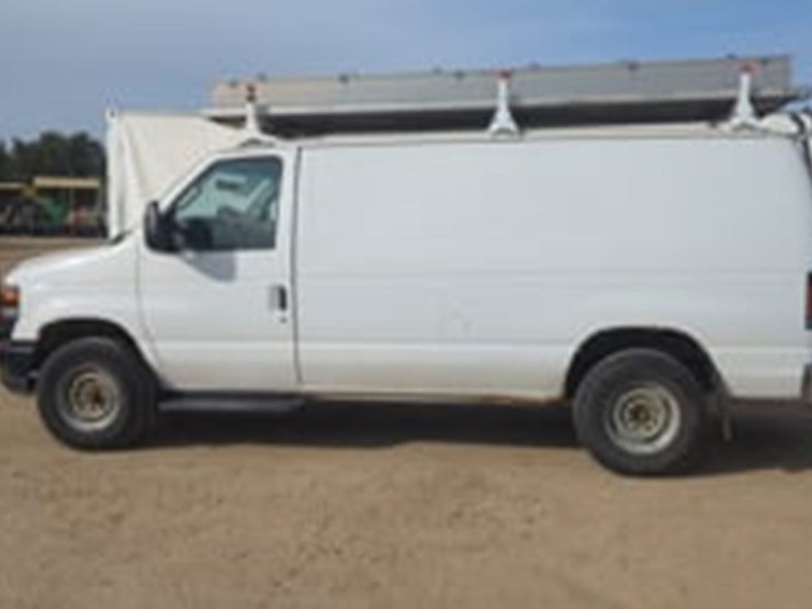 2012-ford-cargo-image-5