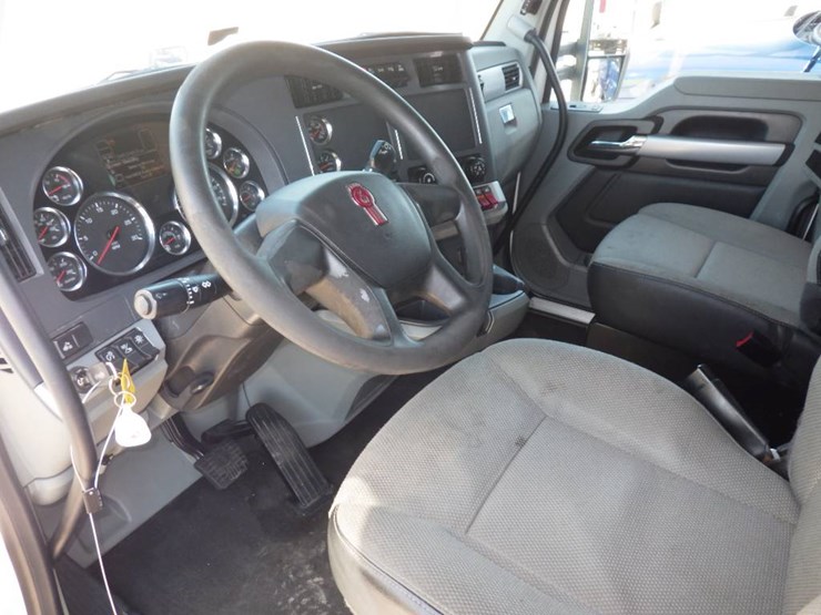 2022-kenworth-t680-image-9