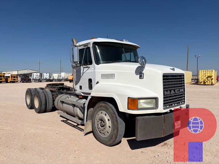 1999-mack-ch613-image-1