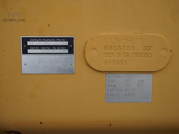 2010-deere-244j-image-10