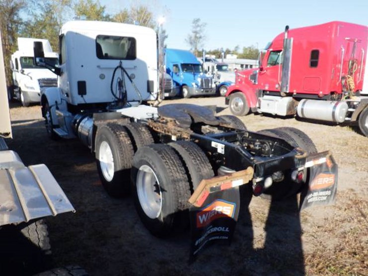 2019-peterbilt-567-image-9