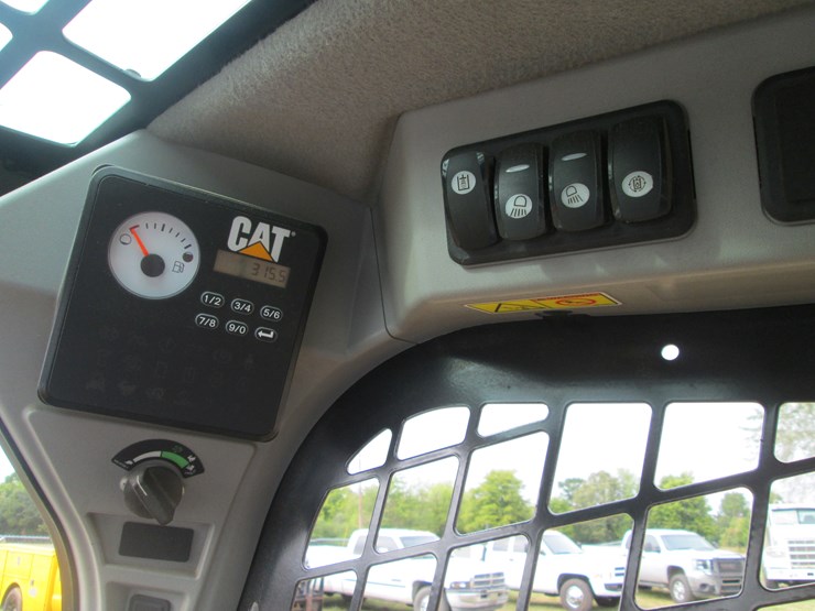 caterpillar-236d-image-28