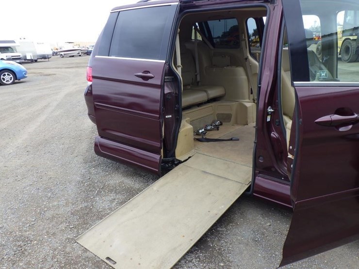 2010-honda-odyssey-image-8