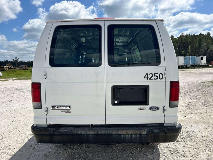 2011-ford-cargo-image-25