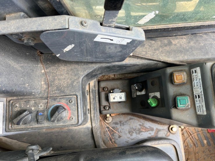 2019-takeuchi-tl8-image-31