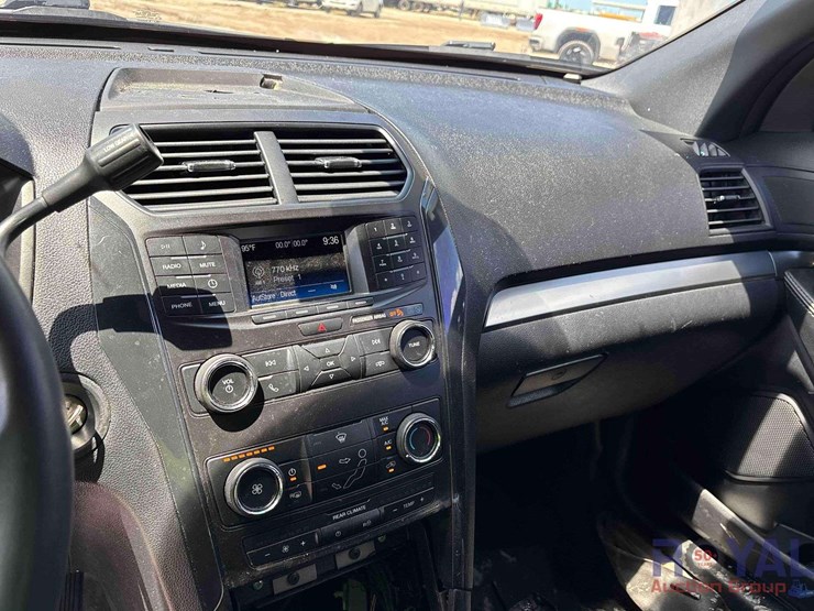 2019-ford-explorer-image-15