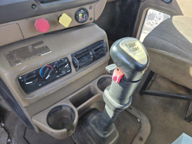 2005-mack-cl733-image-55