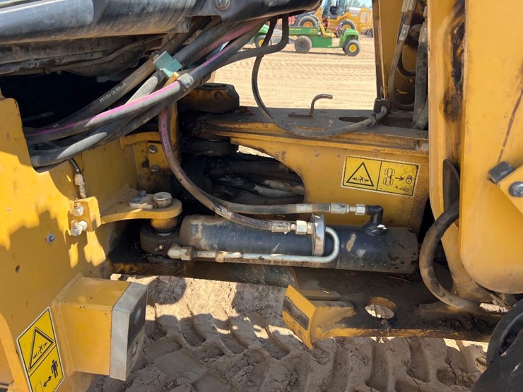 2021-caterpillar-908m-image-26
