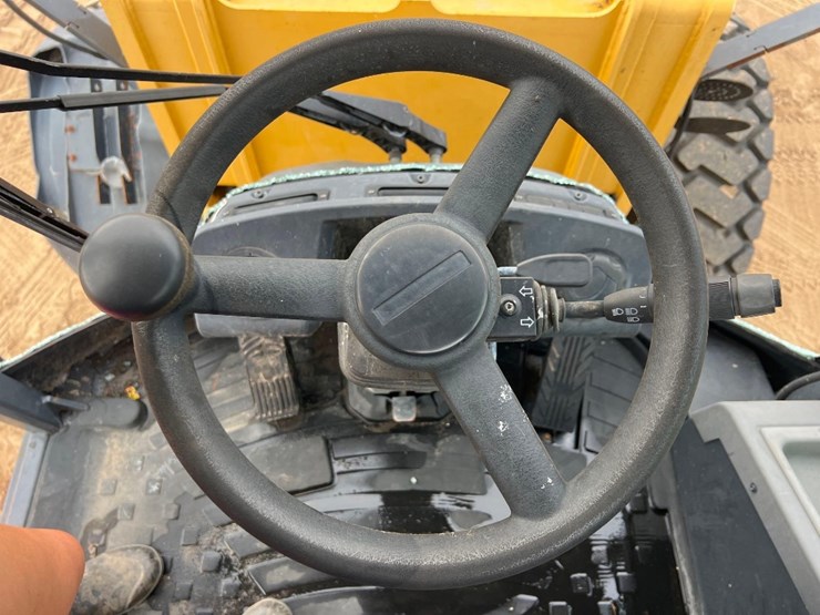 2018-deere-344l-image-32