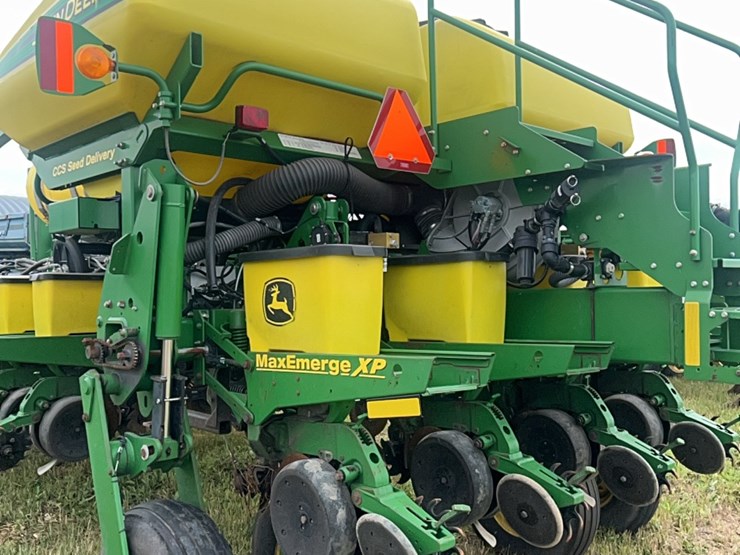 john-deere-16-image-35