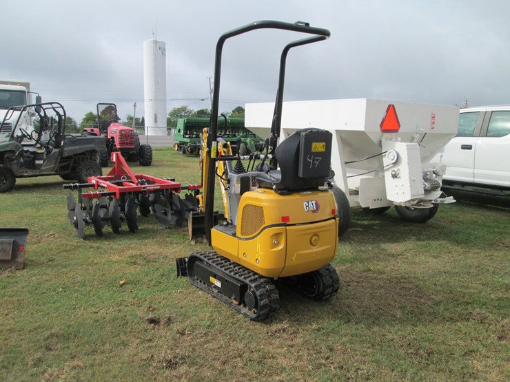 2023-caterpillar-300.9d-image-4