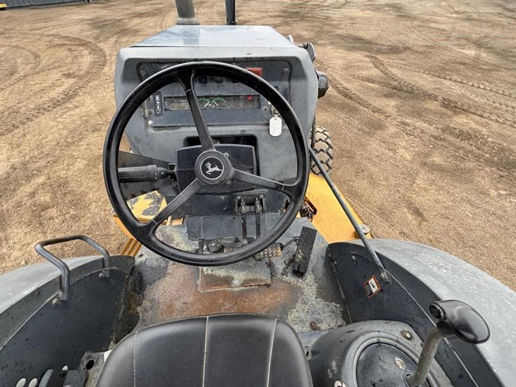 2012-deere-210lj-image-32
