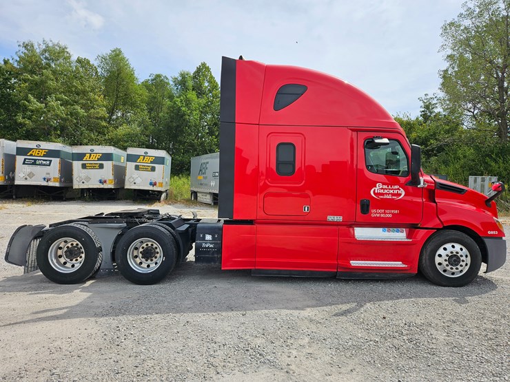 2019-freightliner-cascadia-126-image-22