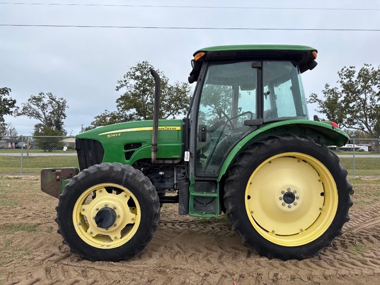 john-deere-5083e-image-1