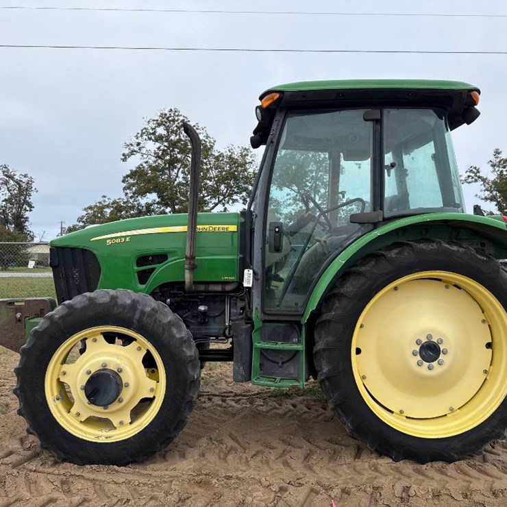 JOHN DEERE 5083E