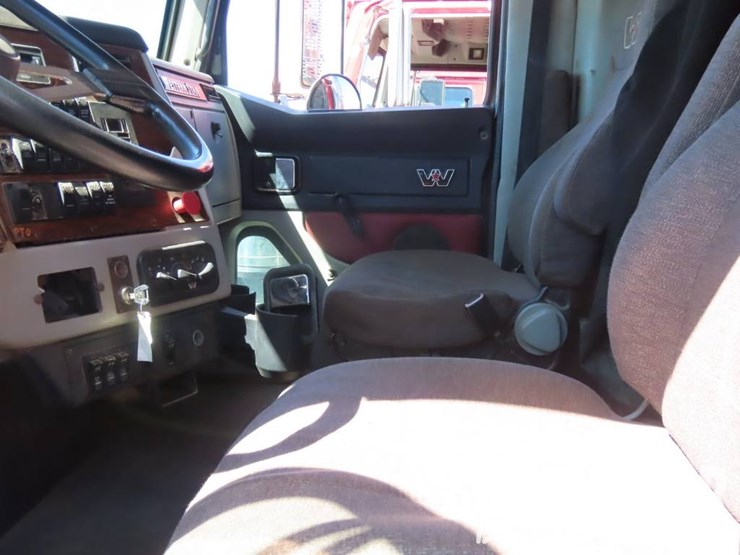 western-star-4900-image-9