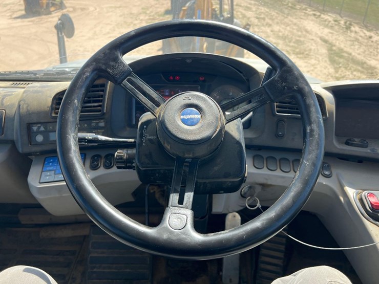 2014-komatsu-hm300-3-image-31