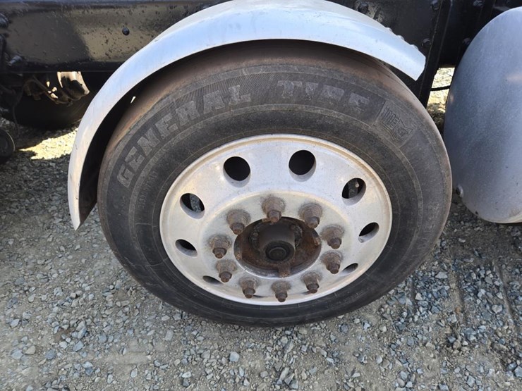 2005-mack-cl733-image-64