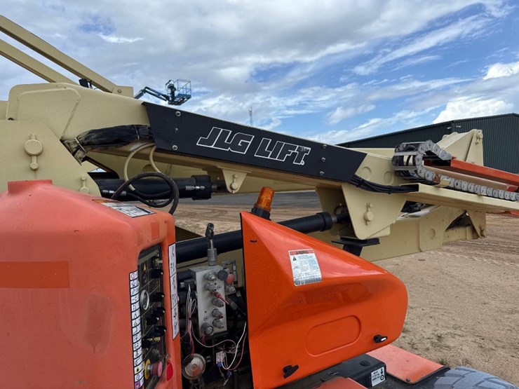 2010-jlg-e450aj-image-11
