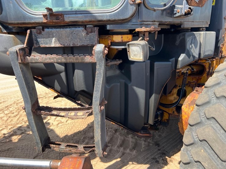 caterpillar-120-image-15