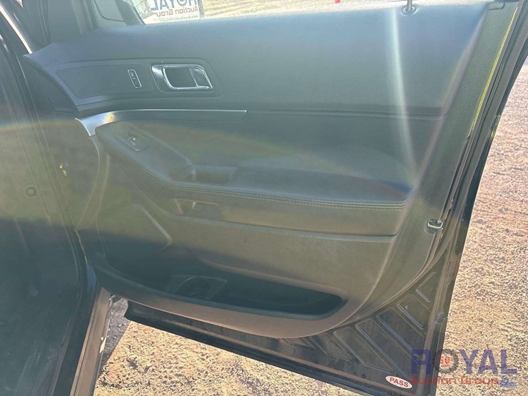 2017-ford-explorer-image-25