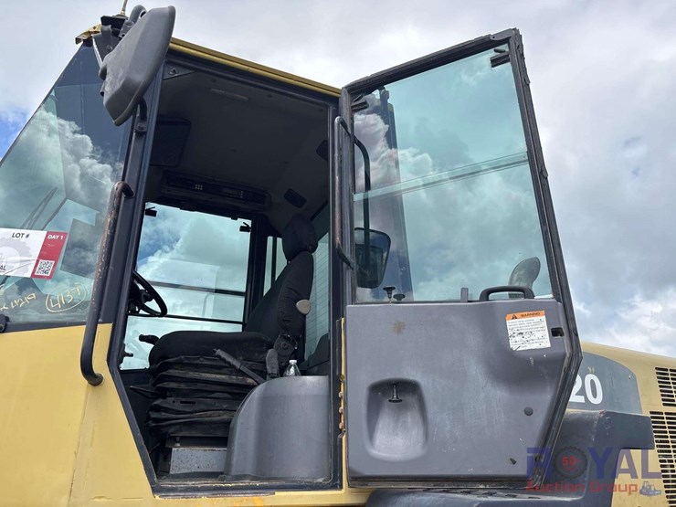 2010-komatsu-wa320-image-14