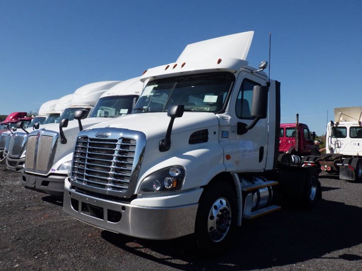 2017-freightliner-cascadia-113-image-1