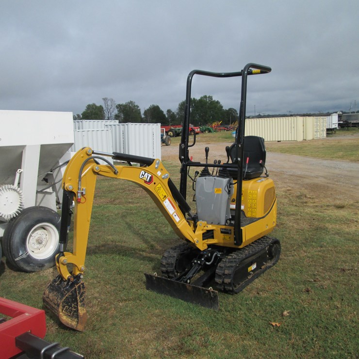 2023 CATERPILLAR 300.9D