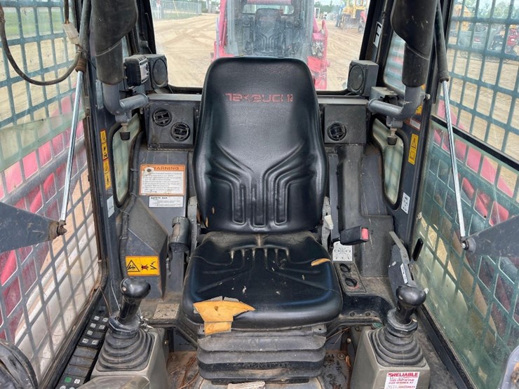 2019-takeuchi-tl8-image-27